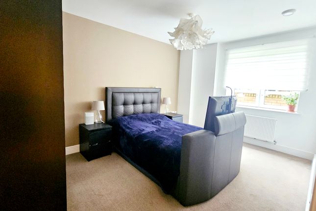 Deans Road, Hanwell photo 5