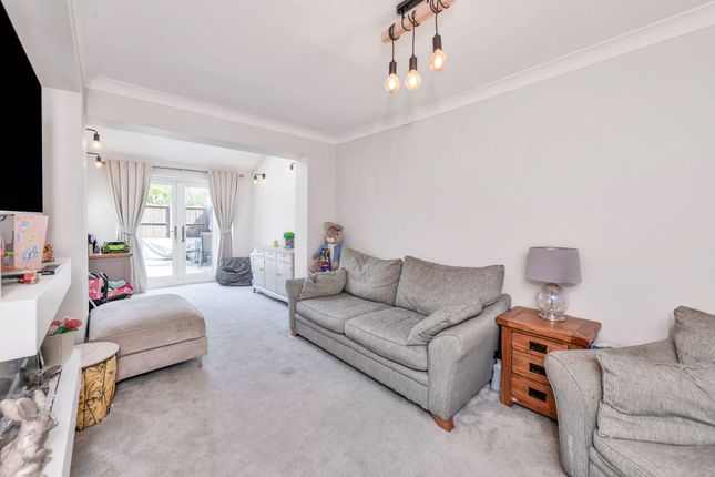 12 Willmott Road, Royston photo 2