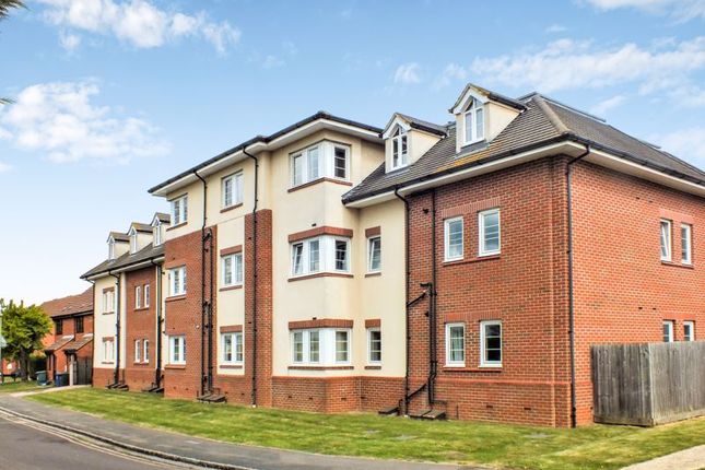 Flat to rent in Bowood Court, Oxford Road, Kidlington OX5