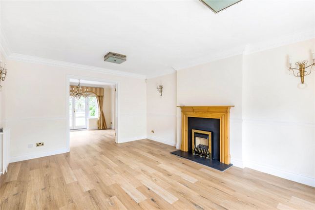2, Devey Close, Surrey photo 4