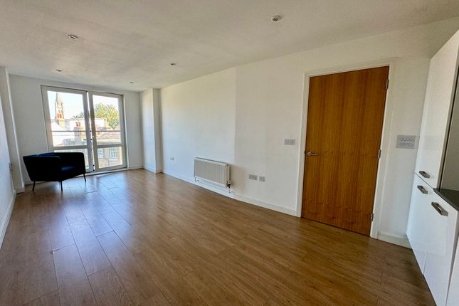 Flat to rent in Perry Vale, London