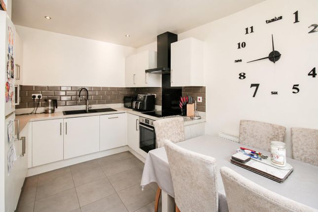 20, Colclough Close, Castleford photo 2