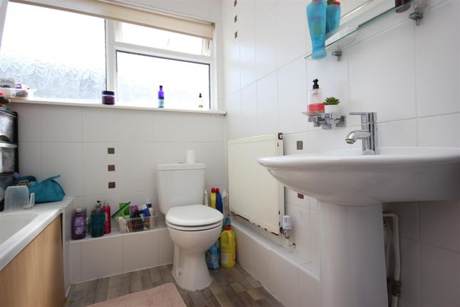 Bathroom.Jpg