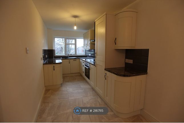 Flat to rent in The Hawthorns, Oldbury