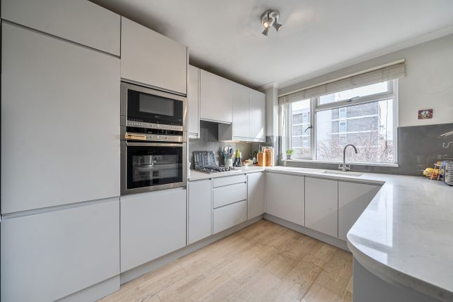 2-bed house on Flat 6, Lincoln House,, Keswick Road, London, £525,000
