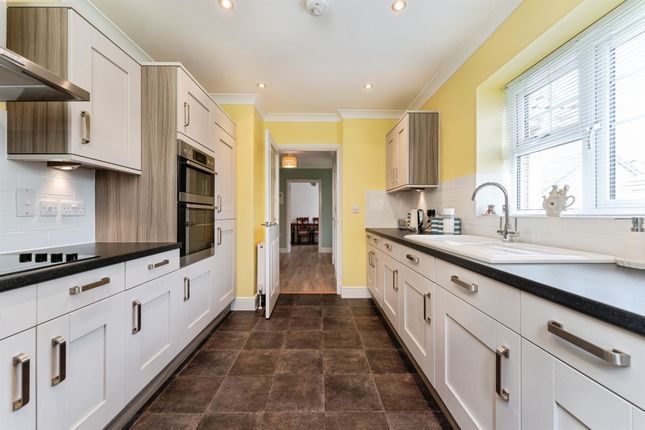 36, Willow Gardens, March photo 5