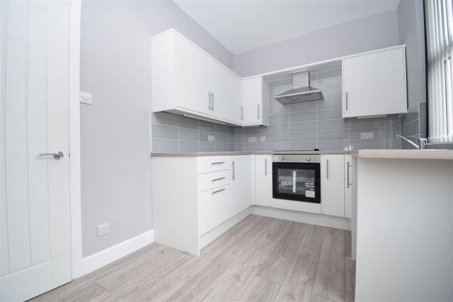 25, Broomcroft Road, Ossett photo 3