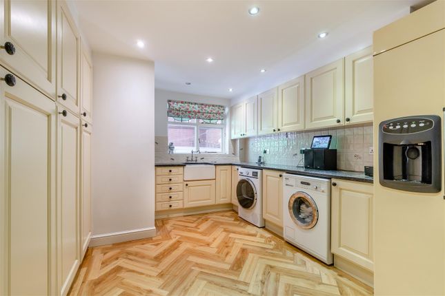 8652781-Interior10.Jpg