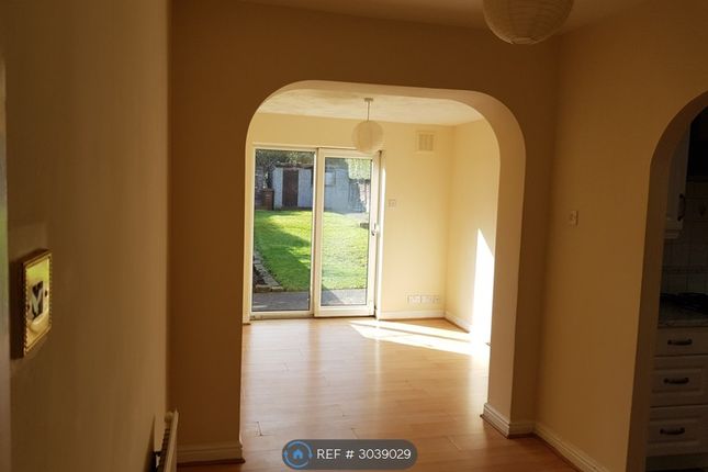 Waincliffe Drive, Leeds photo 4