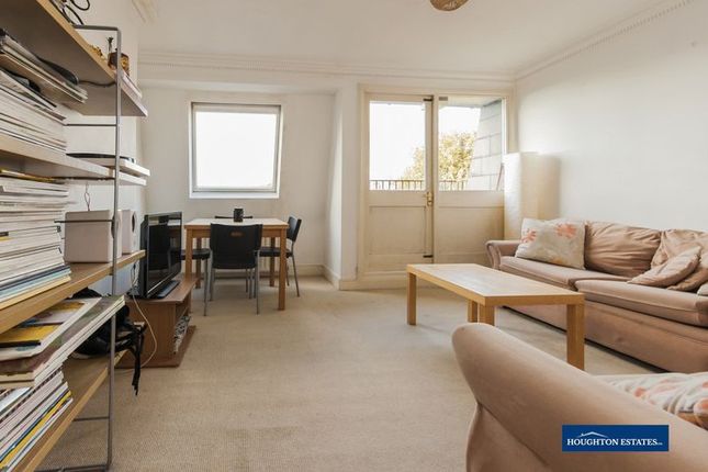 Top Floor Flat 5, 96, Sutherland Ave, Maida Vale photo 4