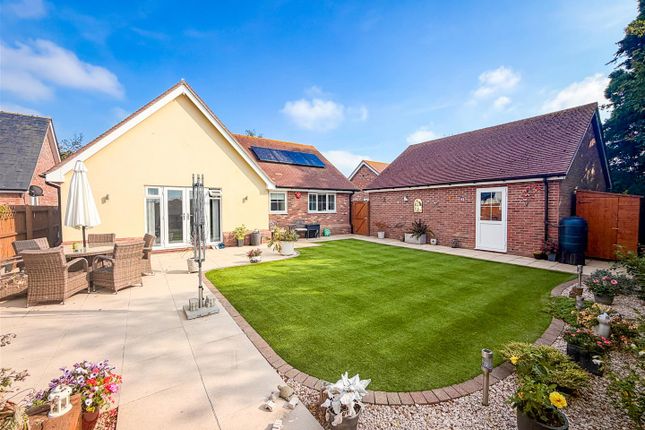 3, Clay Hall Crescent, East Clacton photo 2