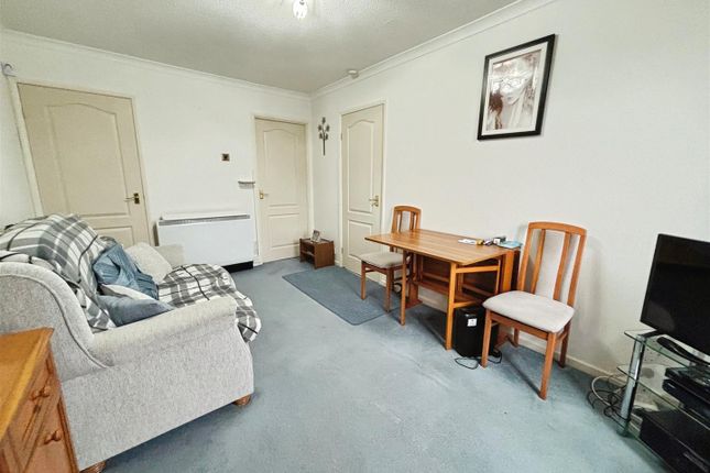 11, Hatton Close, Bradford photo 3