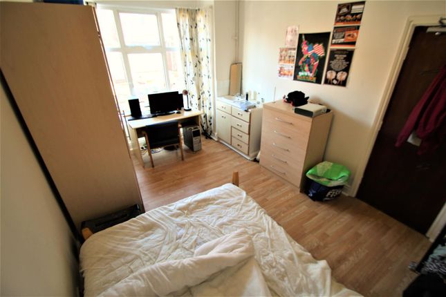 Manor Drive, Leeds photo 4