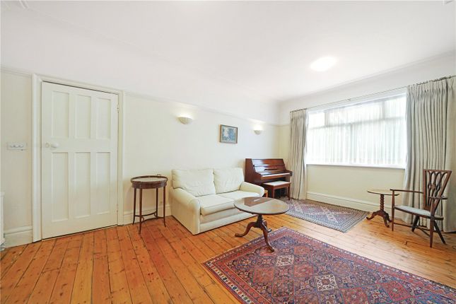 57, Hornsey Lane Gardens, London photo 4