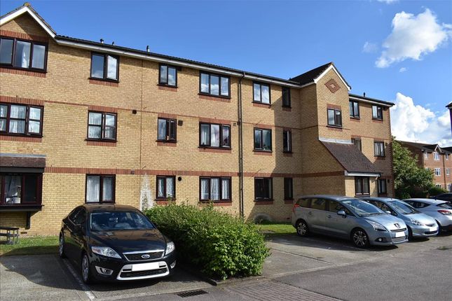 Thumbnail Flat to rent in Redford Close, Feltham