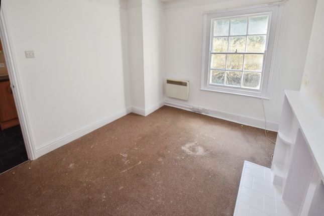Flat 4, 39, New North Road, Devon, England photo 2