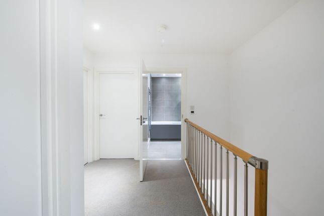 9 Green Lanes, London photo 4