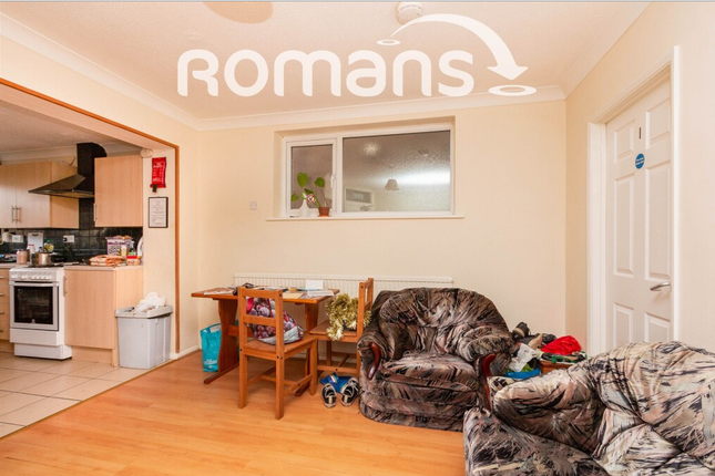 Room 3, 29, Whitmore Green, Farnham photo 3