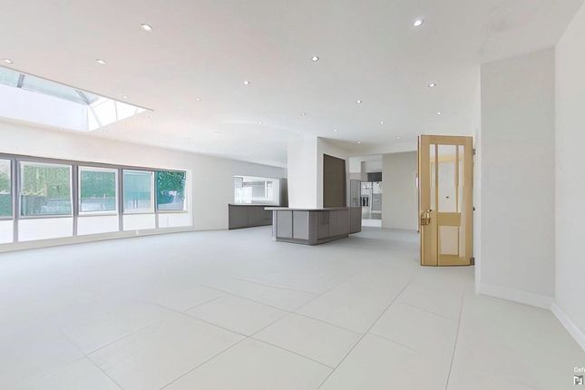 13, Hartland Close, London photo 3