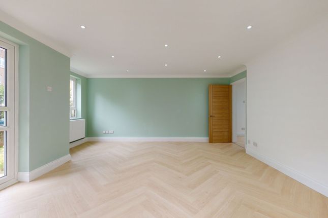 Flat 1, Derwent House, Kingston upon Thames photo 3
