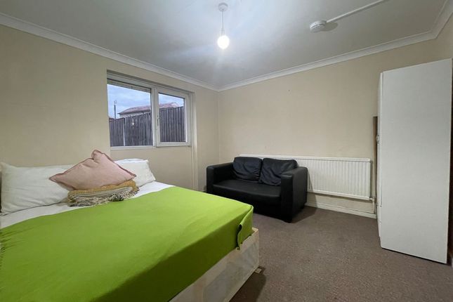 Thumbnail Flat to rent in Ivy Road, London