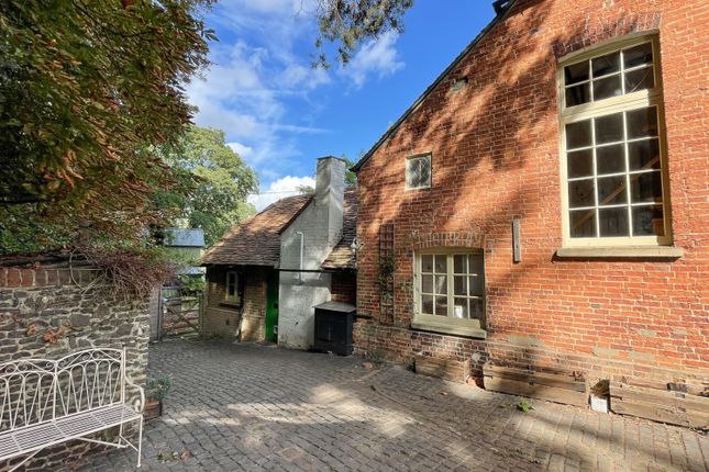 Country house to rent in Old Compton Lane, Farnham, Surrey