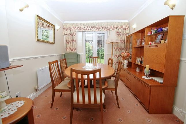 28, Strathcona Gardens, Woking photo 4