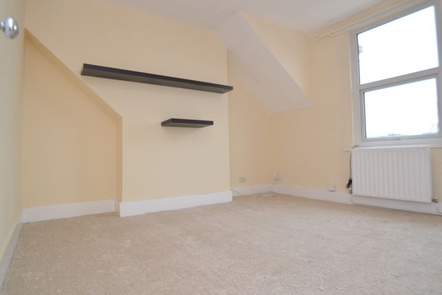 Flat to rent in Annandale Road, London