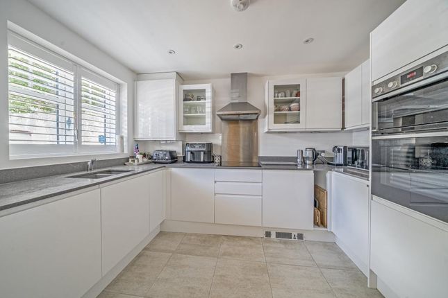 1 CRICKETERS CLOSE, Bagshot, Bagshot photo 3