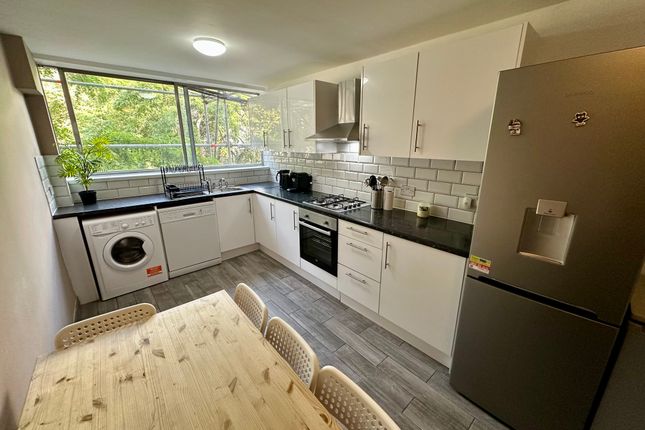 Barandon Walk, ICL/Latimer Road photo 5