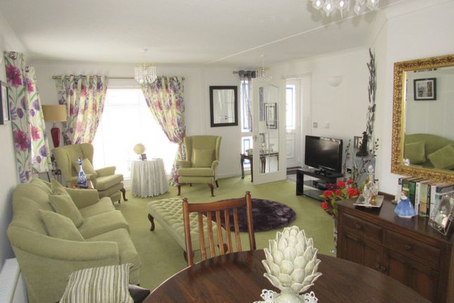 25, Park Avenue Cambrian Residential Park, Cardiff photo 2