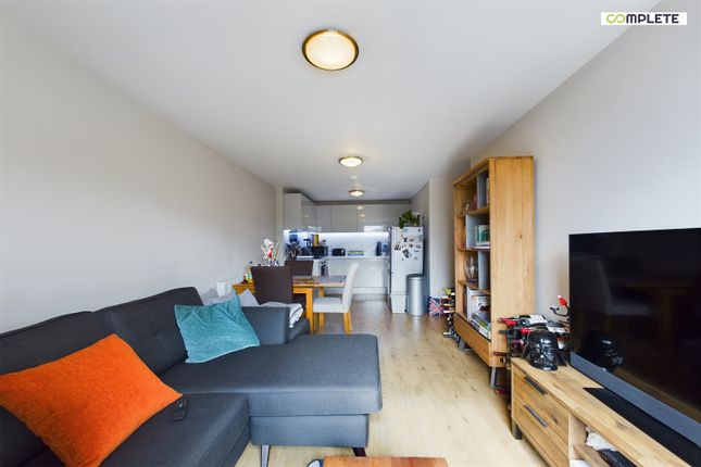 Flat for sale in Quay Central, Jesse Hartley Way, Liverpool