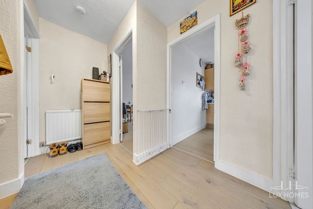 154b Ardleigh Green Road, Hornchurch photo 3