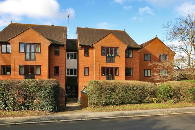 Thumbnail Flat for sale in London Road, Shaftesbury Court London Road
