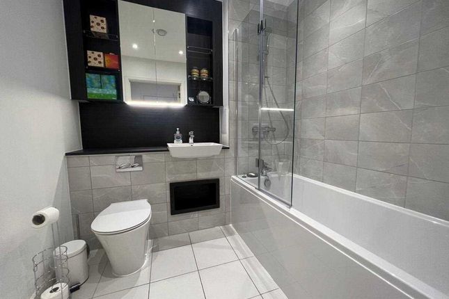 Flat for sale in Starling Apartments, 40, Perryfield Way, Hendon