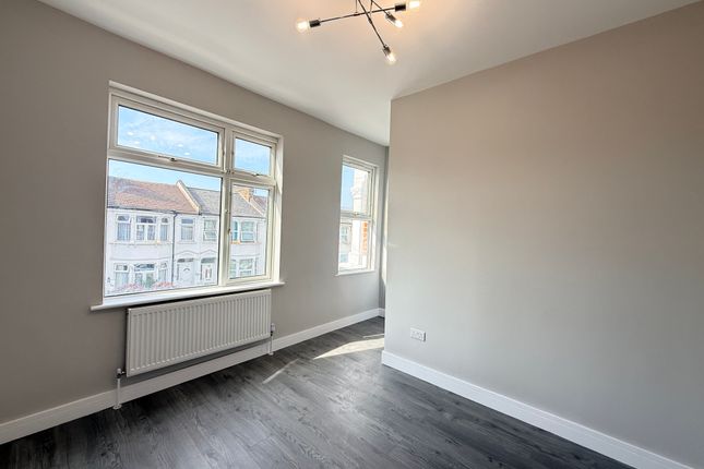 101 B, Glenparke Road, London photo 3