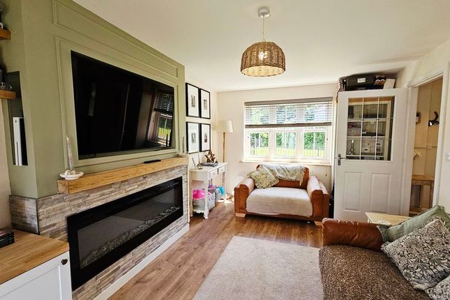 12, Lark Gardens, Hereford photo 3
