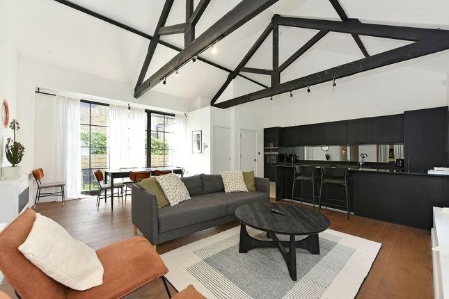 Thumbnail Flat to rent in Macroom Road, Maida Vale