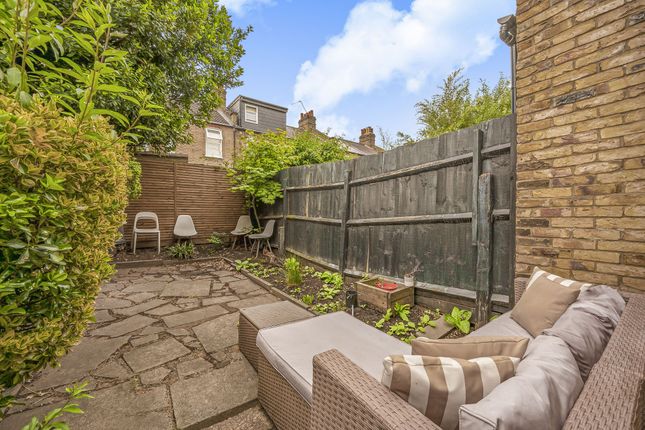49a, Silvester Road, London photo 4