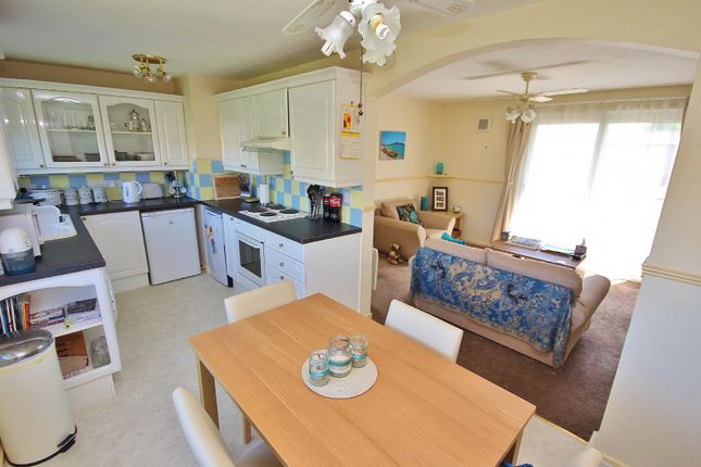 28, Carnaby Close, Huntingdon photo 4