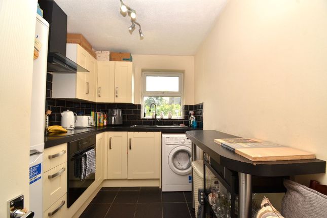 16 Diamond Court, Hornchurch photo 3