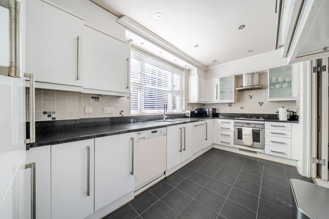 1, Churchview Close, Caterham photo 4