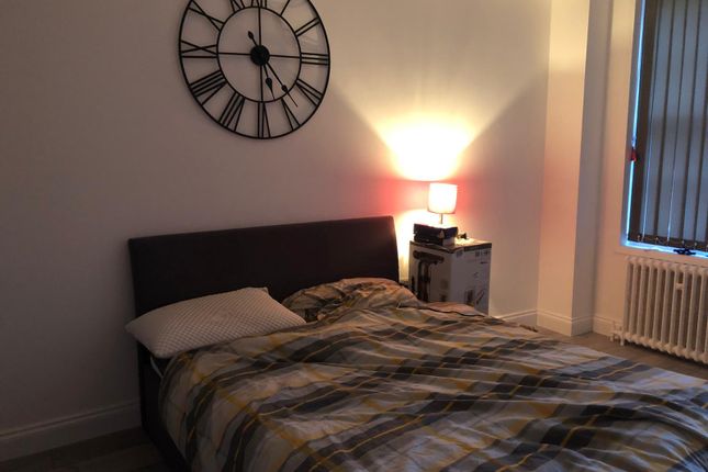 Flat to rent in Stourcliffe Street, London