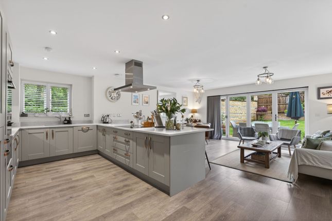 8 Somerville Place, Burford photo 4