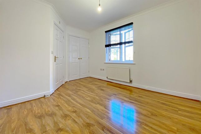 Flat 1, Scholars Court, 2 Academy Fields Road, Romford photo 4