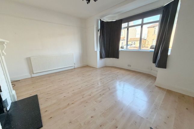 9, Grosvenor Road, Romford photo 4