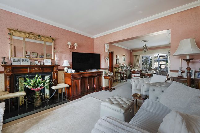 67, Downs Way, Surrey photo 4