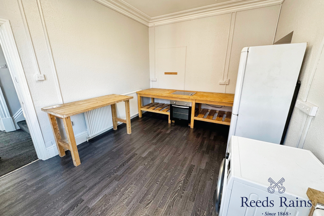 Flat, 571, Holderness Road, East Riding of Yorkshi photo 4