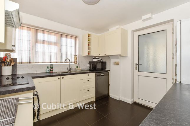 28, Crescent Way, Horley photo 2