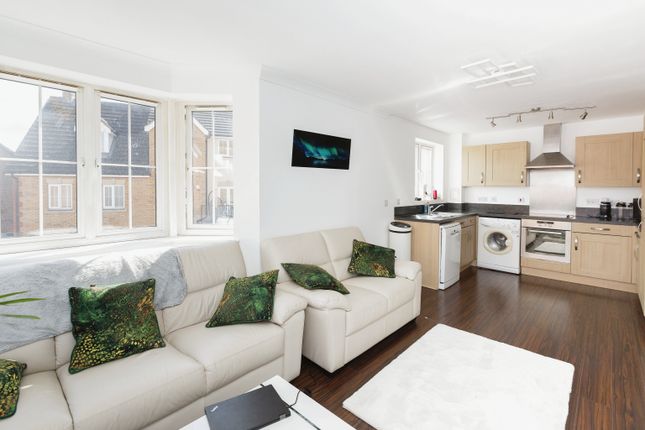 Flat for sale in Genas Close, Ilford